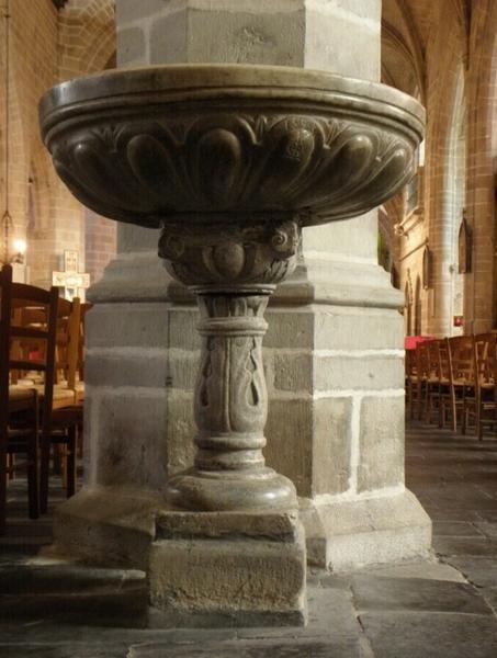 Bénitier classé de l'église Notre-Dame de Vitré (35)
